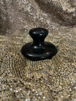 Musta obsidian hieronta tatti, halkaisija 7cm